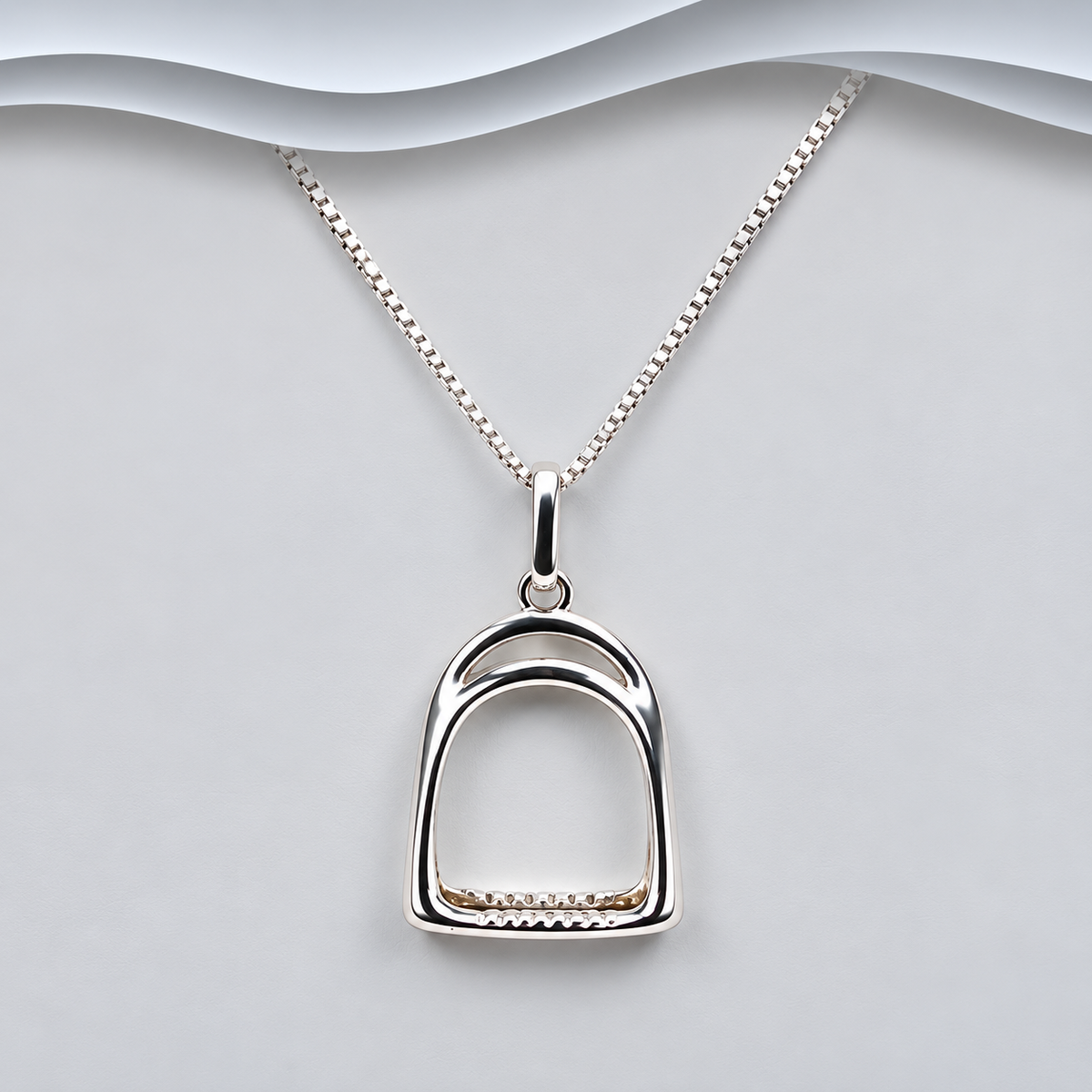 925 Sterling Silver Polished Horse Stirrup Pendant & Chain