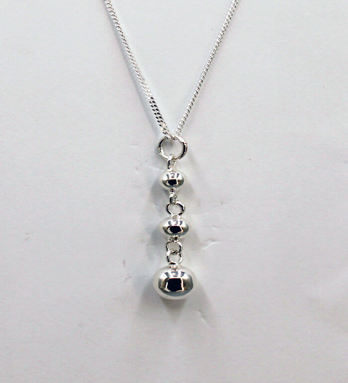925 Sterling Silver Graduated Ball Pendant & Chain