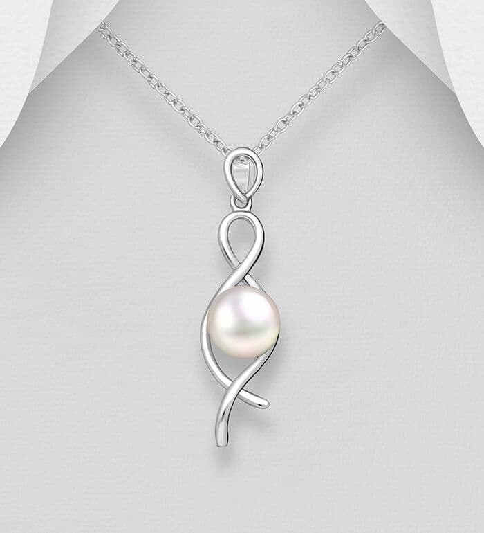925 Sterling Silver Celtic Pendant & Chain Decorated With a Cultured Fresh Water Pearl
