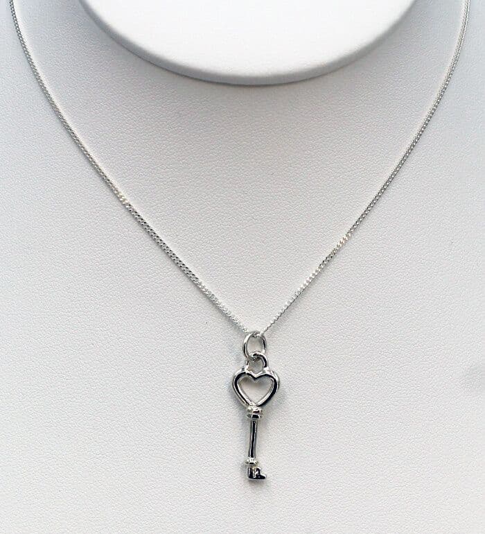925 Sterling Silver Heart Key Pendant & Chain
