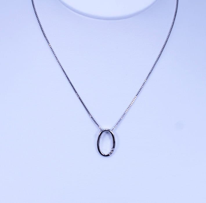 925 Sterling Silver Oval Necklace and Pendant set ,  Complete With 3 Stunning Diamonds
