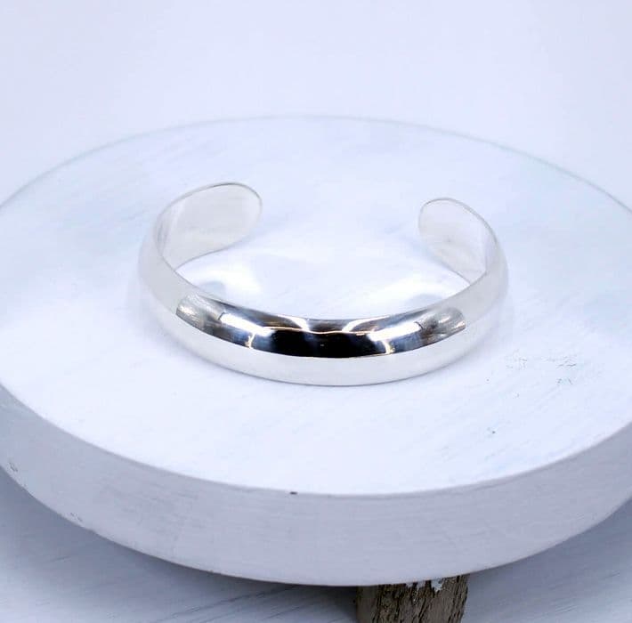 925 Sterling Silver Solid Hand Crafted Entwined Love Knot Design. Cuff Type Design