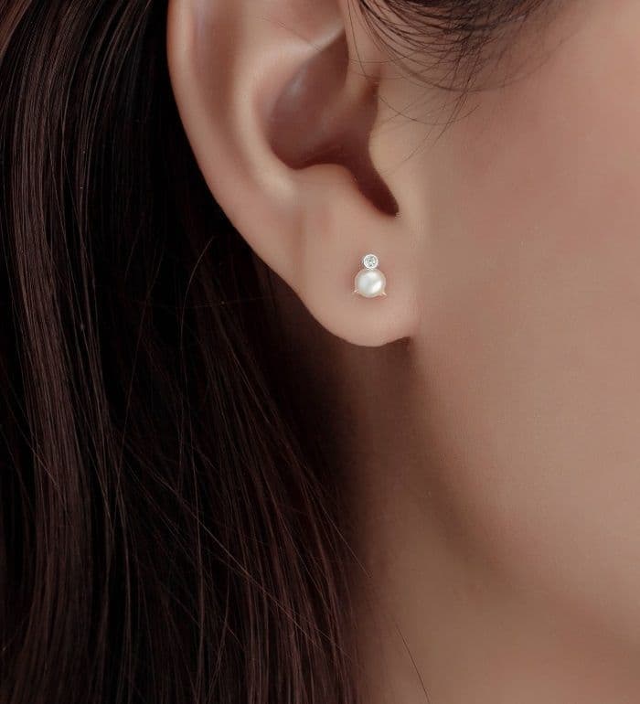 Chic Sterling Silver Stud Earrings with 7-7.5mm AAA Freshwater Black Pearls