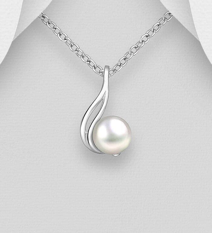 Exquisite Sleek 925 Sterling Silver Pendant & Chain, Decorated with Fresh Water Pearl