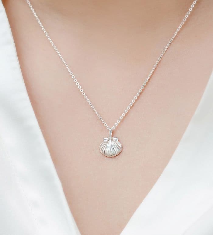 Scallop Shell Pendant & Chain  925 Sterling Silver