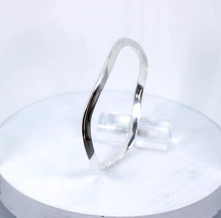 Solid 925 Sterling Silver Designer-Inspired Wavy Bangle  Exclusive Modern Elegance